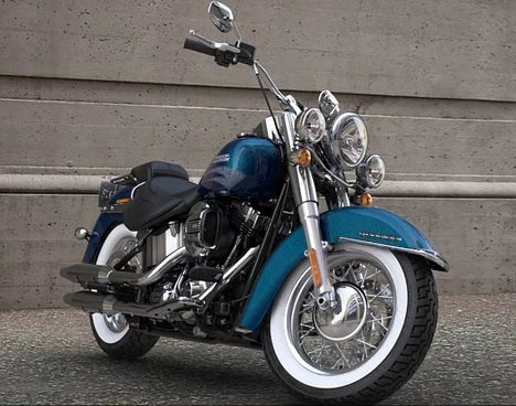Profile photo of 1690 SOFTAIL DELUXE FLSTN 2016 in color not defined.