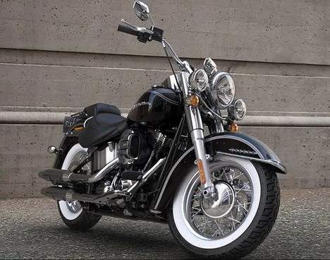 Profile photo of 1690 SOFTAIL DELUXE FLSTN 2016 in color not defined.