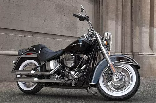 Profile photo of 1690 SOFTAIL DELUXE FLSTN 2017 in color not defined.