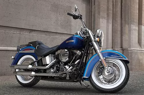 Profile photo of 1690 SOFTAIL DELUXE FLSTN 2017 in color not defined.