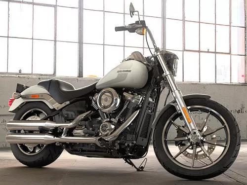 Photo de profil de la 1745 SOFTAIL LOW RIDER FXLR 2018 en couleur non défini