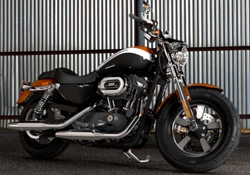 Foto de perfil del XL SPORTSTER 1200 CUSTOM CA 2016 en color indefinido.