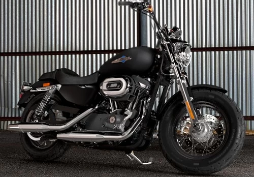 Foto de perfil del XL SPORTSTER 1200 CUSTOM CB 2017 en color indefinido.