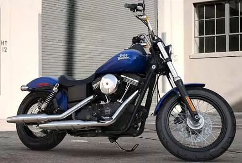 Foto de perfil del 1690 DYNA STREET BOB FXDB 2015 en color indefinido.