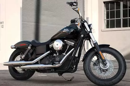 Foto de perfil del 1690 DYNA STREET BOB FXDB 2015 en color indefinido.
