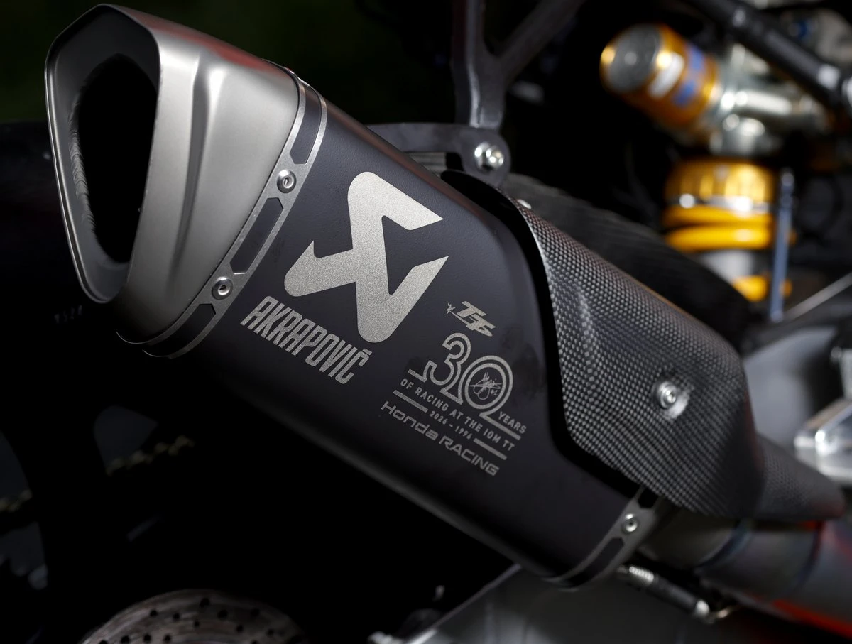 Honda CBR 1000 RR-R Fireblade SP John McGuinness 30th Anniversary 2026 - 9