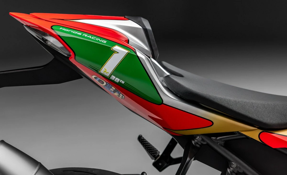 Honda CBR 1000 RR-R Fireblade SP John McGuinness 30th Anniversary 2026 - 14