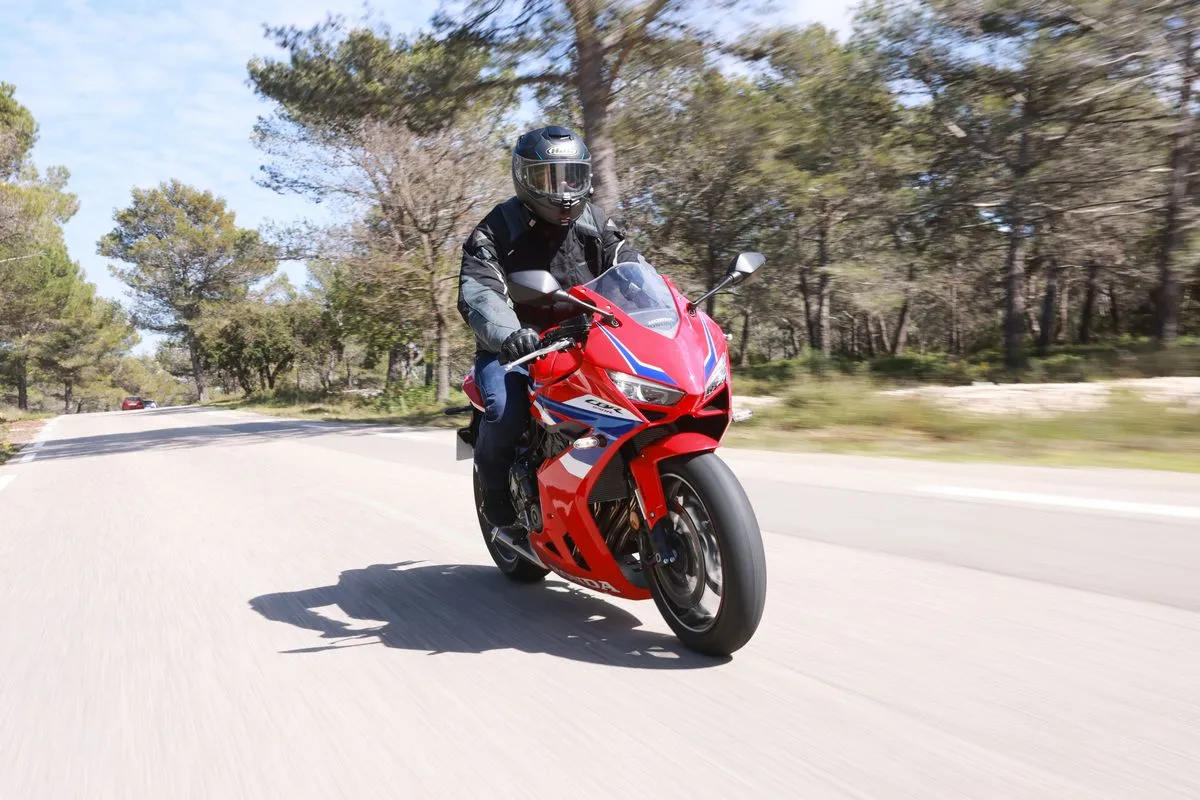 Close-up of the CBR 650 R e-clutch from the right