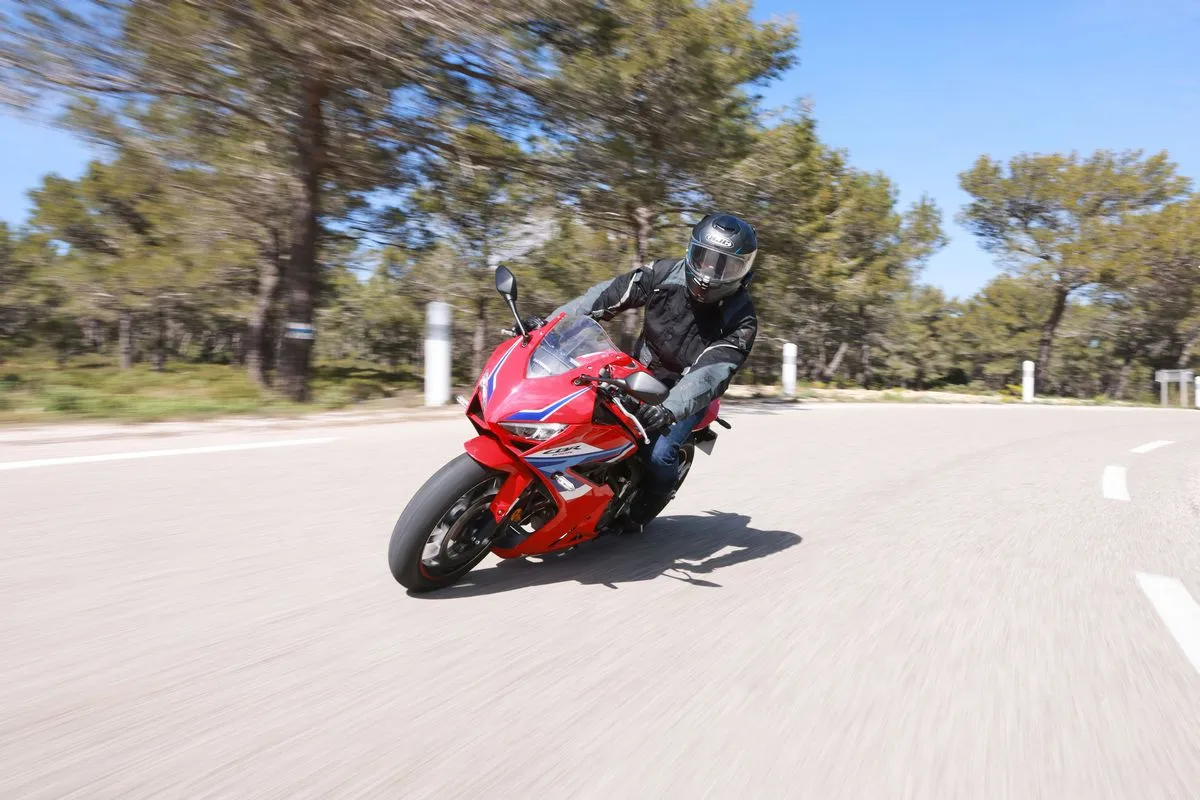 the CBR 650 R e-clutch follows closely behind another vehicle