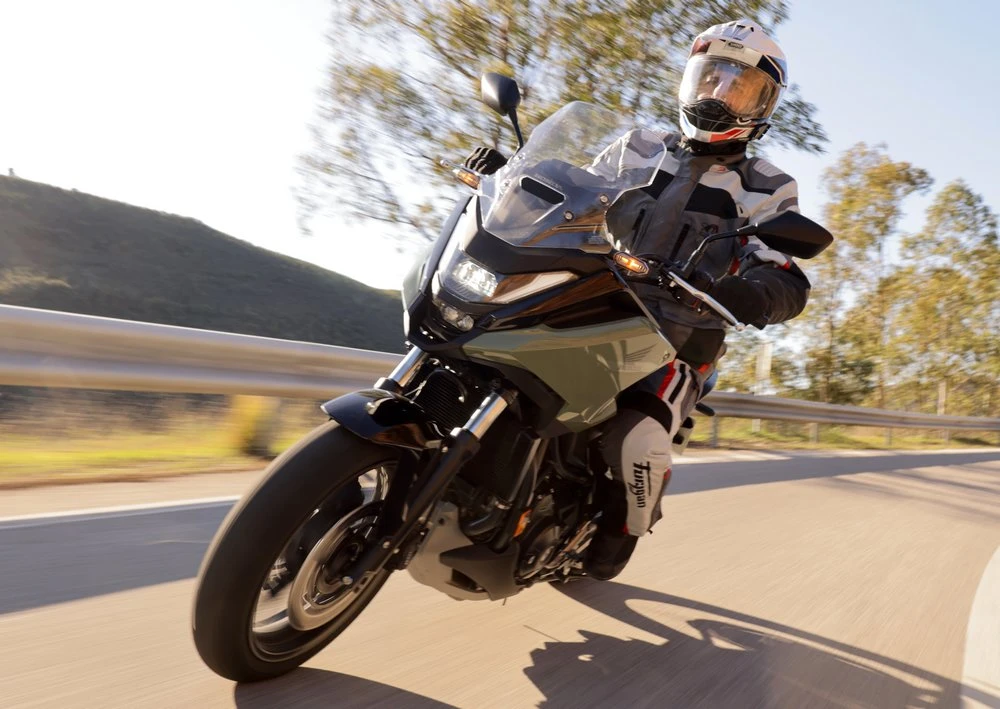 Honda NC 750 X 2025 - driving