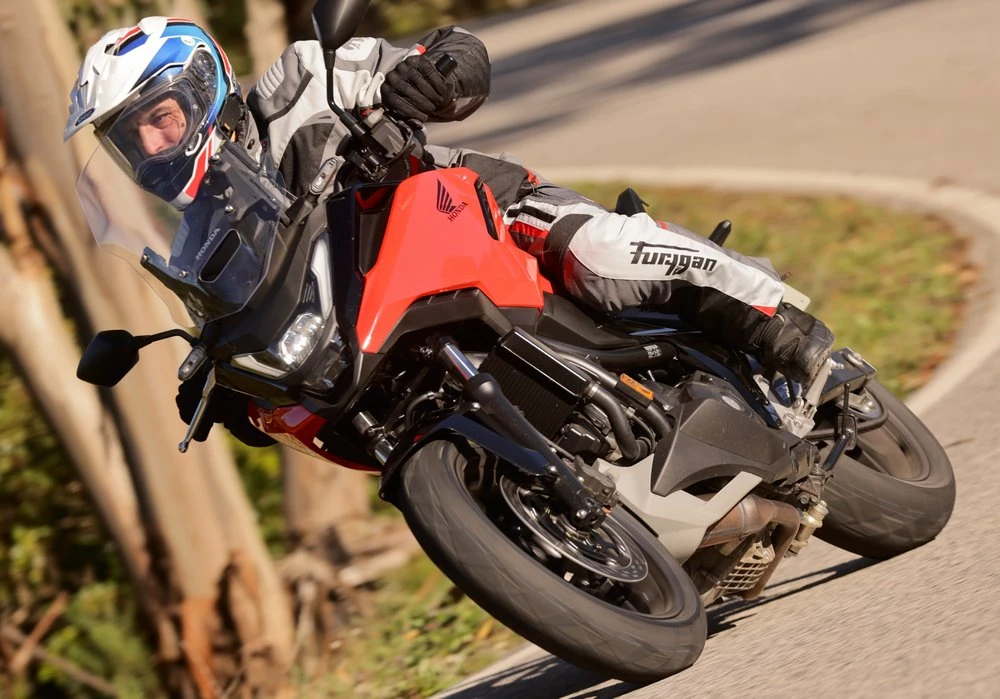 Honda NC 750 X 2025 - driving