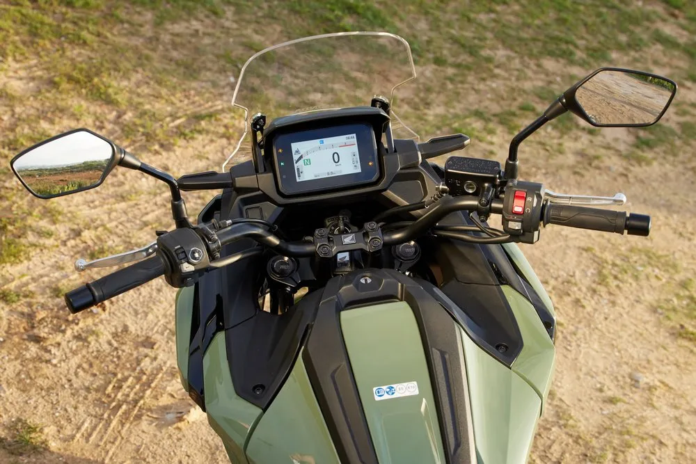 Honda NC 750 X 2025 - cockpit