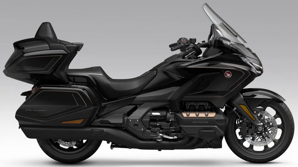 Profile photo of GL 1800 GOLDWING Tour DCT/Airbag 2027 in color black.