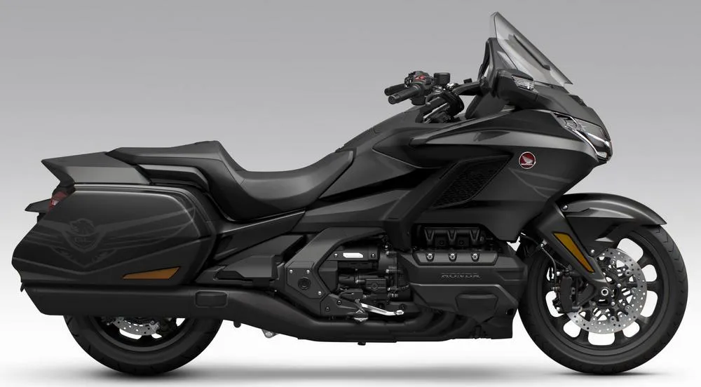 Profile photo of GL 1800 GOLDWING DCT 2027 in color black.