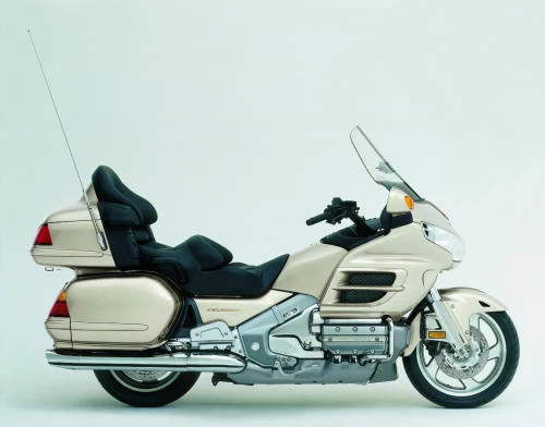 Foto de perfil del GL 1800 GOLDWING 2004 en color indefinido.