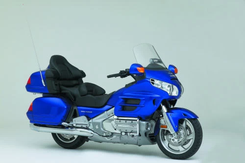 Foto de perfil del GL 1800 GOLDWING 2005 en color indefinido.