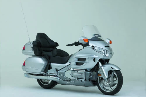 Foto de perfil del GL 1800 GOLDWING 2005 en color indefinido.