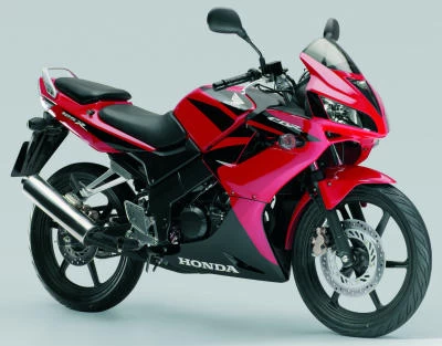 Photo de profil de la CBR 125 R 2007 en couleur non défini