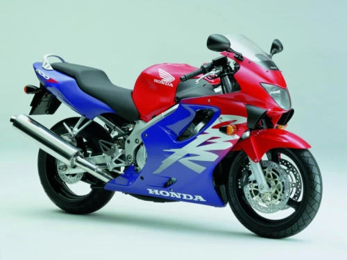 Profile photo of CBR 600 F 1999 in color not defined.