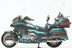 Foto de perfil del GL 1500 GOLDWING 1995 en color indefinido.