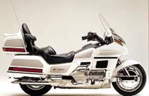 Foto de perfil del GL 1500 GOLDWING 1997 en color indefinido.