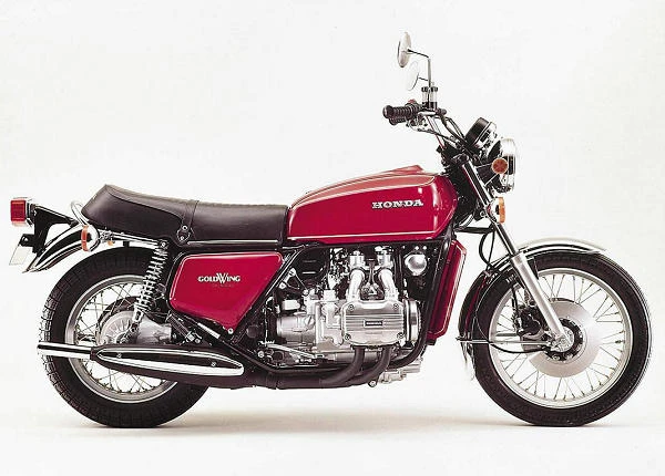 Foto de perfil del GL 1000 GoldWing 1975 en color rojo.