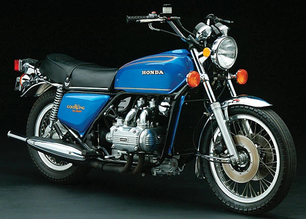 Foto de perfil del GL 1000 GoldWing 1975 en color azul.