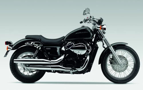 Foto de perfil del 750 Shadow RS 2010 en color negro.