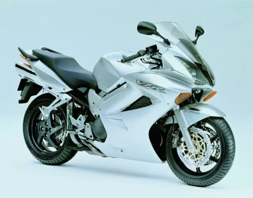 Foto de perfil del VFR 800 V-TEC  RC 46 II 2002 en color gris.