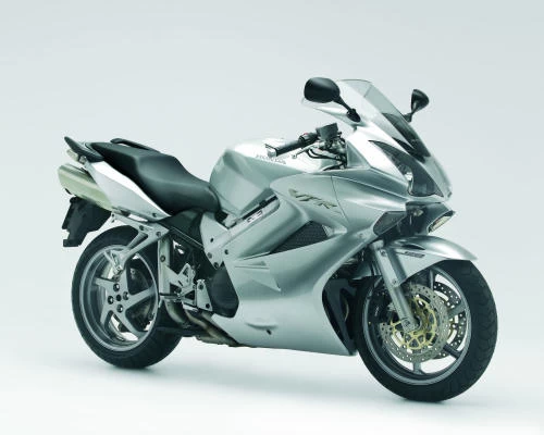 Foto de perfil del VFR 800 V-TEC  RC 46 II 2006 en color indefinido.