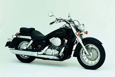 Foto de perfil del VT 750 SHADOW 2005 en color indefinido.