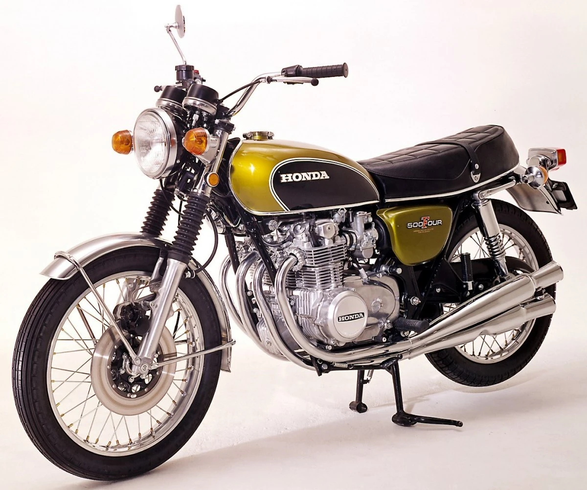 Une moto Honda CB500 Four de 1971