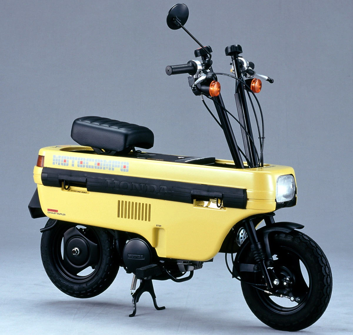 Une Honda NCZ 50 Motocompo jaune