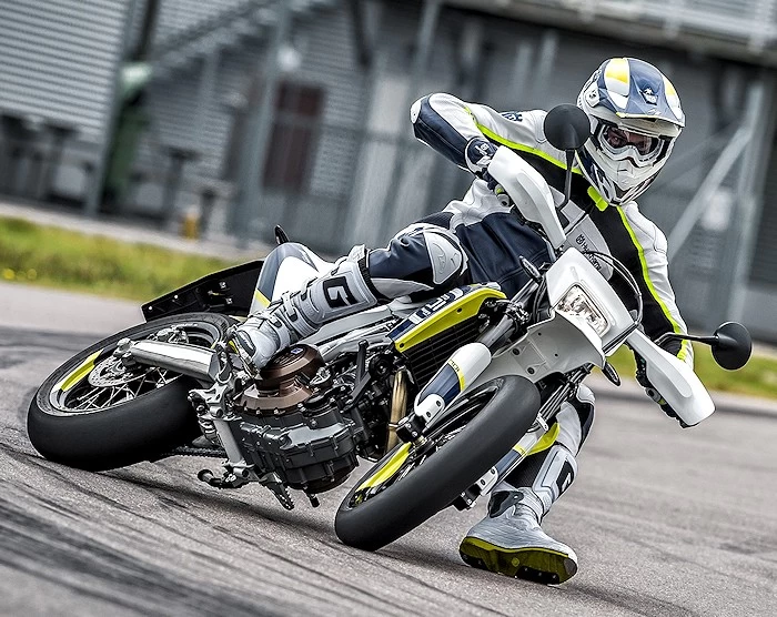 https://www.motoplanete.com/husqvarna/zoom-700px/Husqvarna-701-Supermoto-2016-700px.webp