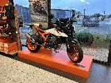 990 DUKE R 2026