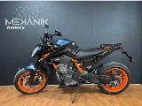 KTM 890 DUKE R