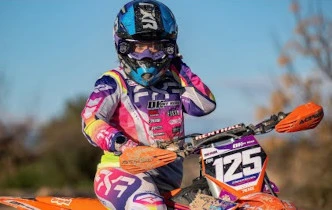 Collingwood Lauren May en carrera