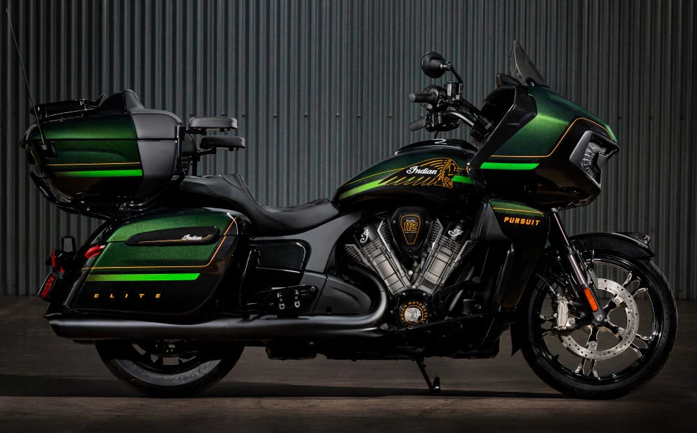 Indian 1830 Pursuit Elite 2025 - 16