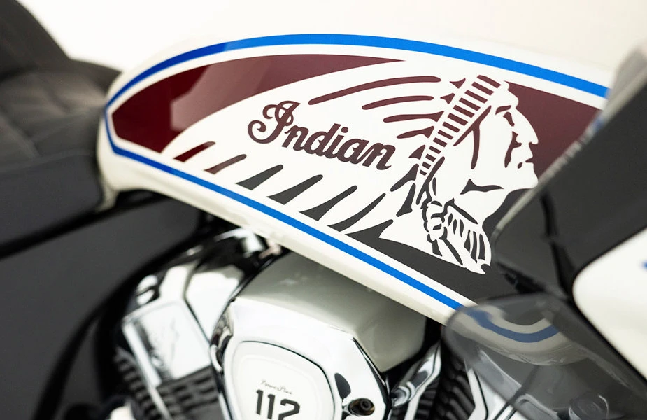 Indian 1830 Pursuit Signature Series 2026 - 5
