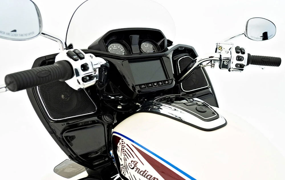 Le poste de conduite d'une moto Indian 112 Pursuit Signature Series