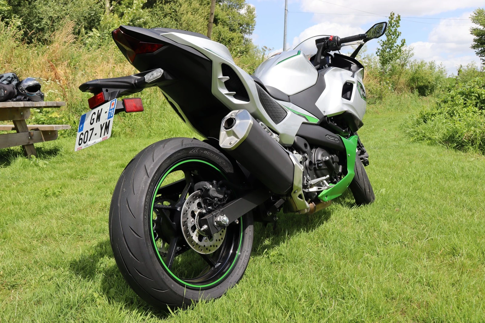 Ninja 7 hybrid 3/4 vista trasera derecha