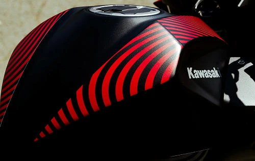 Profile photo of Z 500 Sugomi Edition 2024 in color red / black.