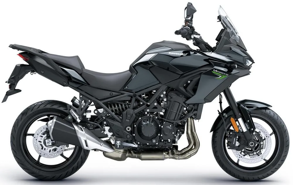 Profile photo of Versys 900 2027 in color black.