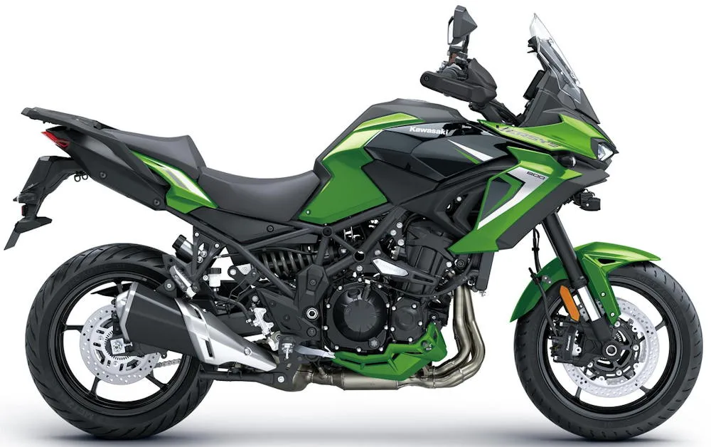 Profile photo of Versys 900 SE 2027 in color green / black.