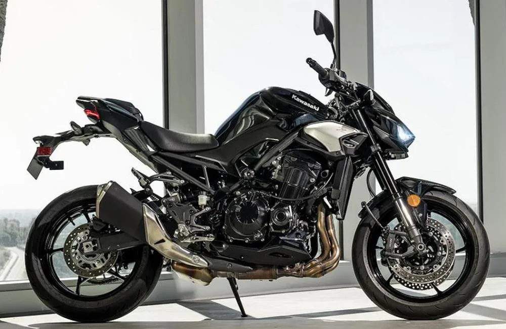 thumbnail image 2 of Spedo Angels Screen Protector For Kawasaki Z900 (2025+) – 2x Anti-Glare 2 of 4
