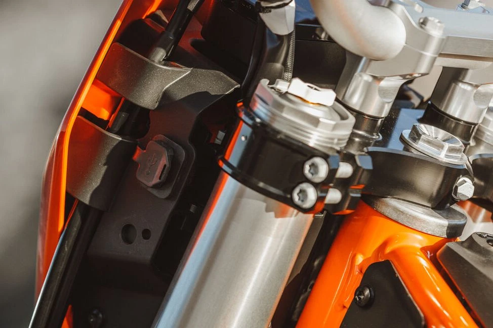 KTM 690 Enduro R 2026 - 16