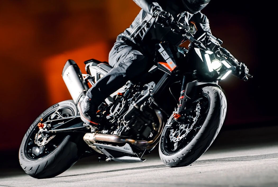 KTM 790 Duke 2027 - 16