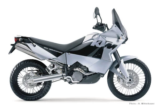 Photo de profil de la 950 Adventure 2004 en couleur non défini