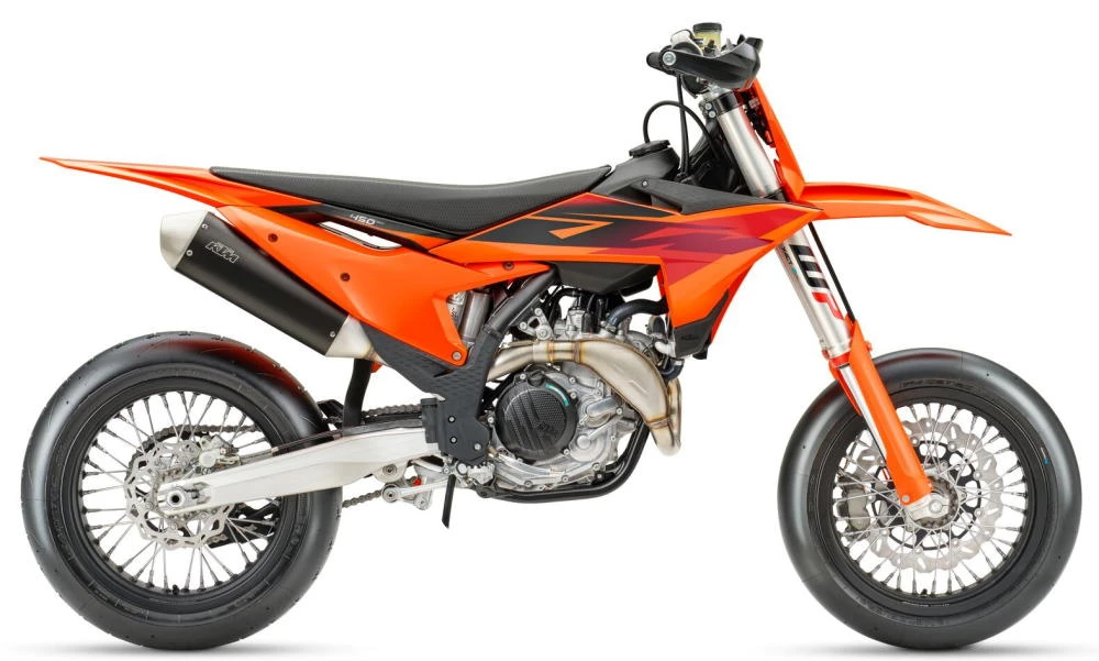 Foto de perfil del 450 SMR 2027 en color naranja.