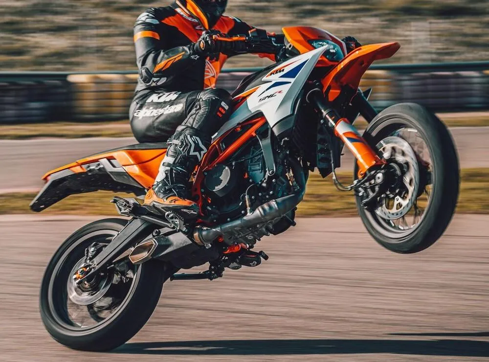KTM 390 SMC R 2026 - Motorcycle specifications, price, reviews, used